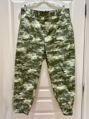 Eddie Bauer Women's Green Camouflage Jogger Pants NWOT